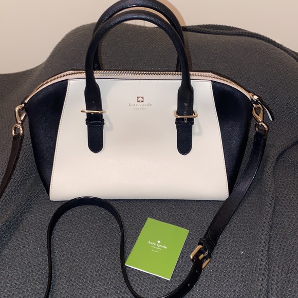 kate spade Handbags - Kate spade FULL SIZE handbag with shoulder strap NWOT